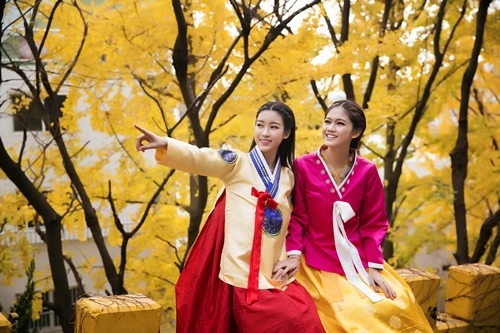 Hoa hậu mỹ linh xì tin hết cỡ trong trang phục hanbok