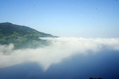 Lưu luyến mây núi cao bằng