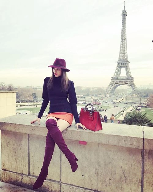 Phạm hương khoe street style chất lừ ở paris