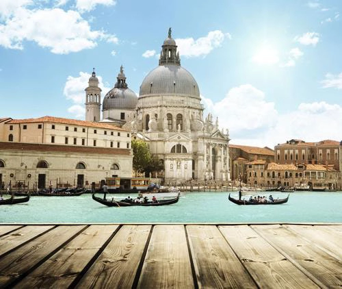 Venice phủ nhận luật cấm du khách kéo vali trên phố