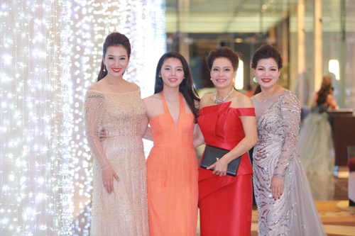 Á hậu thu hương khoe sắc trong dạ tiệc lady luxury night