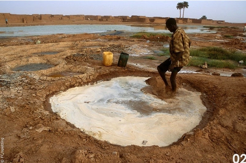 Cánh đồng muối đất sét độc nhất vô nhị ở sa mạc sahara