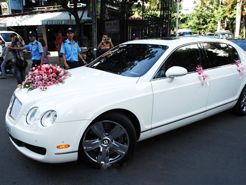 Đám cưới gây xôn xao của hoa - á hậu với toàn siêu xe