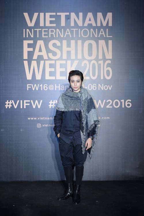 Dàn hoa á hậu kiêu sa trên thảm đỏ vietnam international fashion week