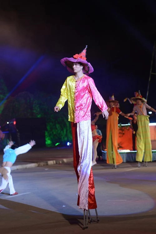 Đêm hội carnaval hạ long tràn ngập màu sắc