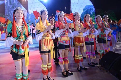 Đêm hội carnaval hạ long tràn ngập màu sắc