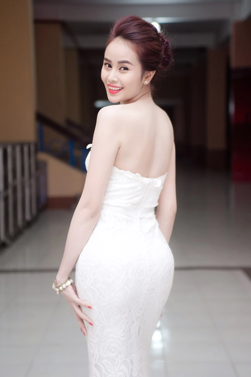 Hot girl sài gòn phô làn da trắng nõn