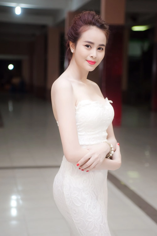 Hot girl sài gòn phô làn da trắng nõn