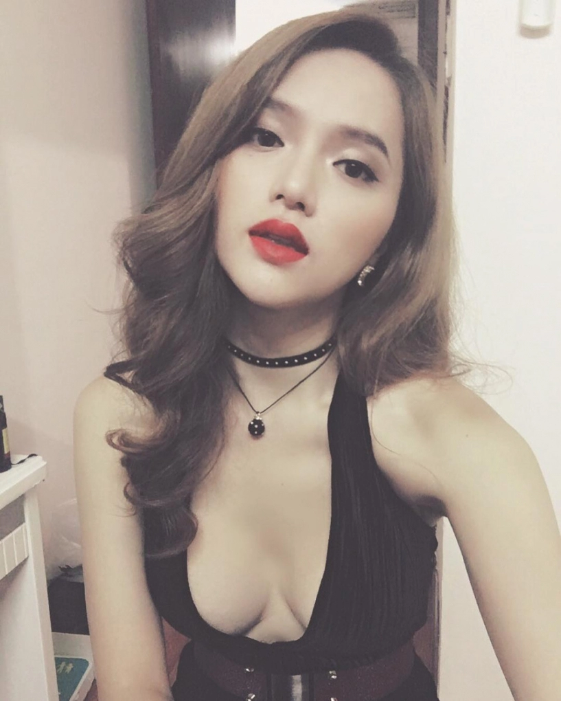 Hương giang idol trễ nải khoe body hoàn hảo mê người