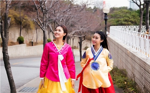 Mỹ linh thanh tú diện hanbok đẹp không kém mỹ nhân hàn quốc