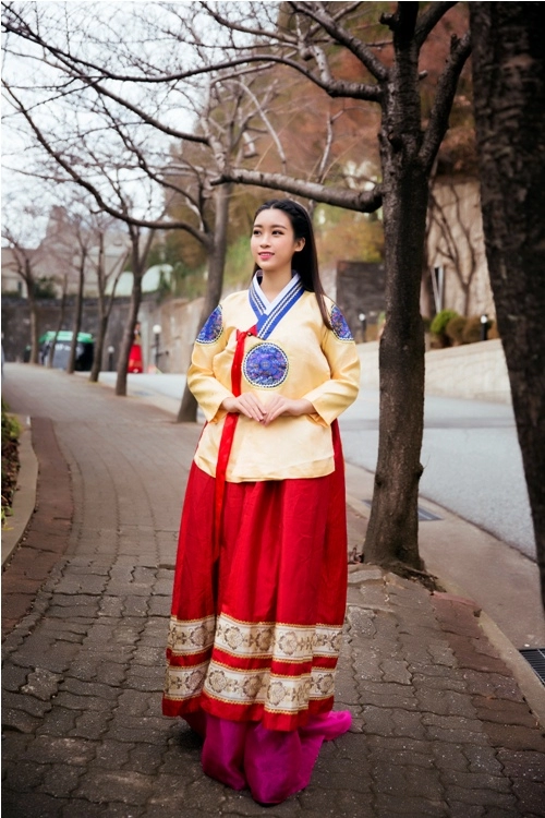 Mỹ linh thanh tú diện hanbok đẹp không kém mỹ nhân hàn quốc