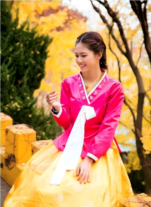 Mỹ linh thanh tú diện hanbok đẹp không kém mỹ nhân hàn quốc