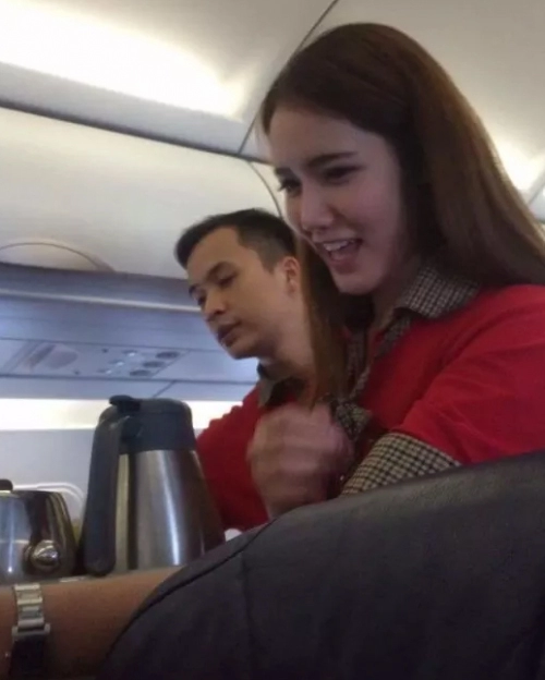 Sự thật nhan sắc nữ tiếp viên hàng không bị chụp lén gây sốt cộng đồng mạng