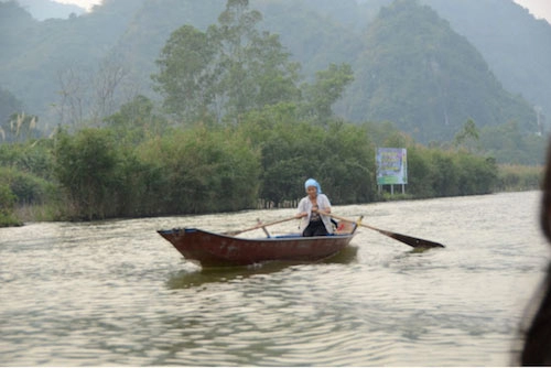 Bến yến chùa hương ngày giáp tết