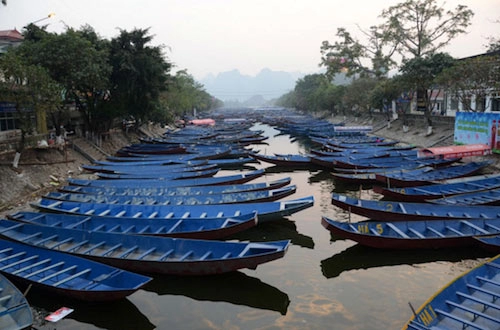 Bến yến chùa hương ngày giáp tết