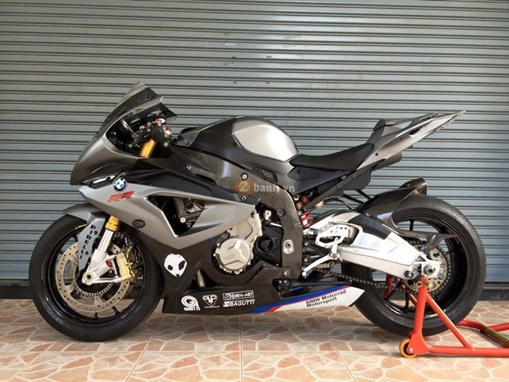 Bmw s1000rr bản độ đơn giản từ đồ chính hãng đầy chất lượng