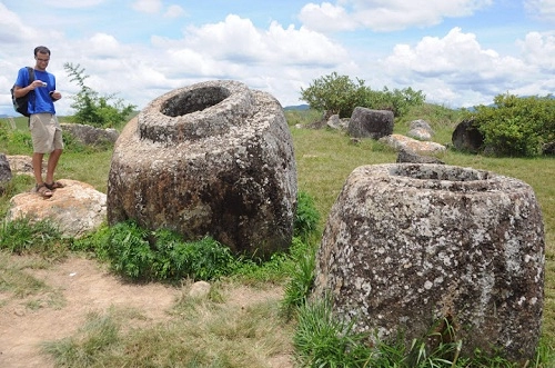 Cánh đồng chum ma quái ở lào