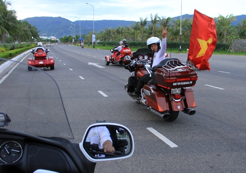  dàn mô tô khủng diễu hành trên đường phố đà nẵng 