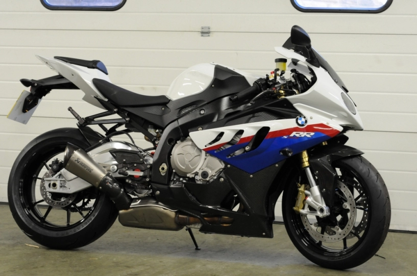 Đẳng cấp tốc độ bmw s1000rr ấn tượng với những món ăn chơi giá trị