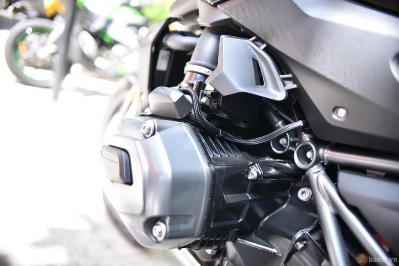 Hàng khủng bmw r 1200 r hiếm hoi tạo dáng tại sài gòn