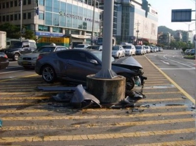  hyundai genesis coupe đầu tiên bị tai nạn 