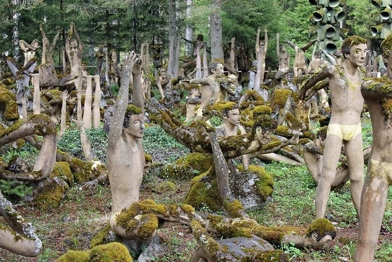 Khu rừng tượng người tập yoga kỳ quái ở phần lan