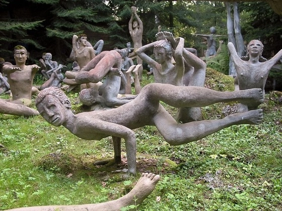 Khu rừng tượng người tập yoga kỳ quái ở phần lan