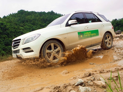  mãnh hổ mercedes ml350 trên xa lộ 