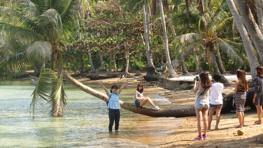 Những ngày đi trốn trên đảo nam du