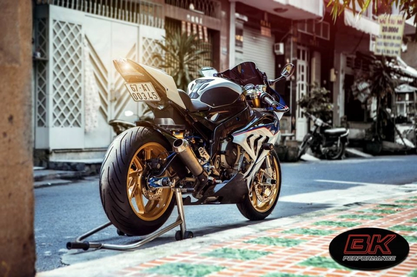 Siêu phẩm bmw s1000rr trang bị đồ chơi kịch khung xuất hiện tại sài gòn