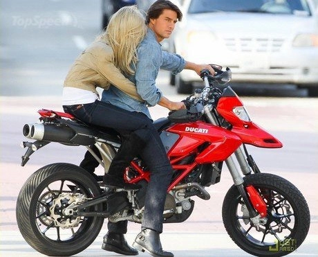  tom cruise trổ tài với ducati 