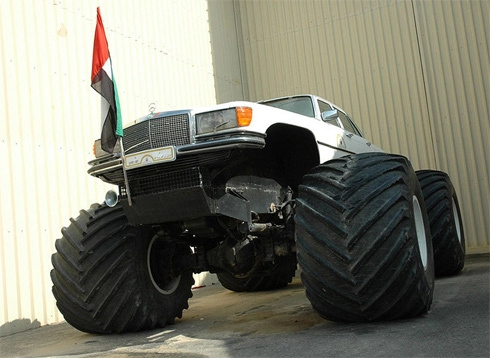  xe off-road khủng trong bảo tàng ở abu dhabi 