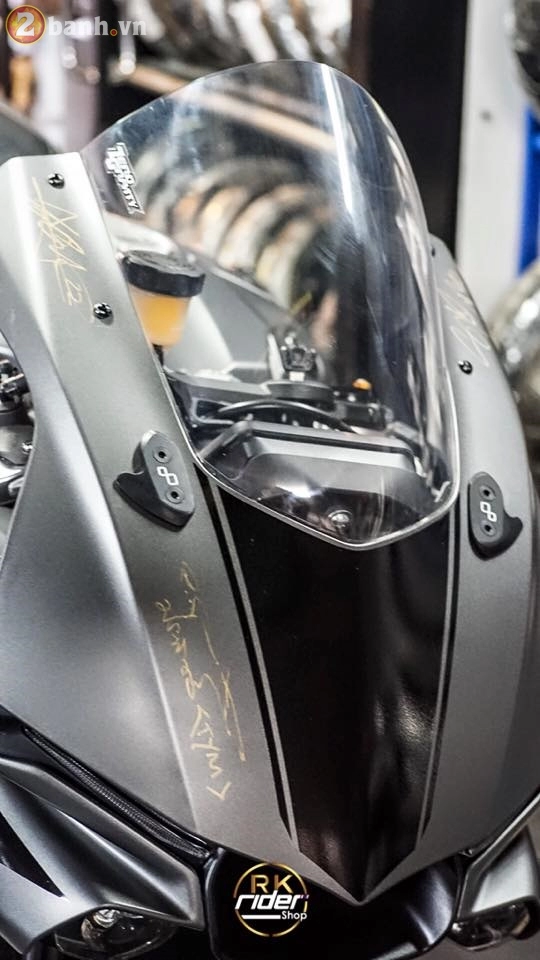 Yamaha r1 đen mờ siêu ngầu trong bản độ từ rk rider shop