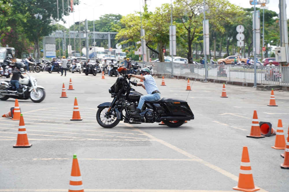 Anh em chơi xe harley-davidson hội tụ đông đảo trong ngày tập huấn kỹ năng lái xe an toàn