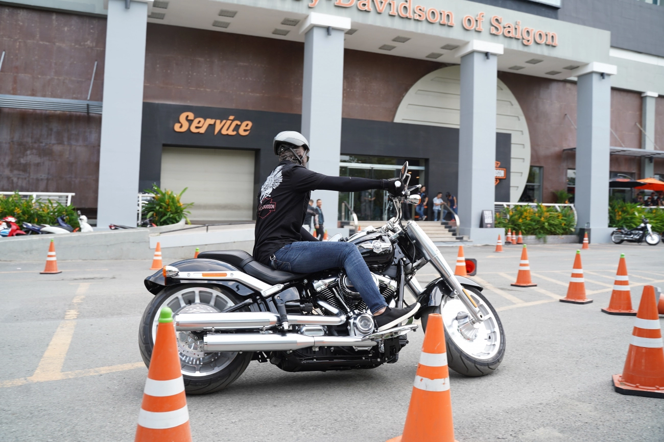 Anh em chơi xe harley-davidson hội tụ đông đảo trong ngày tập huấn kỹ năng lái xe an toàn