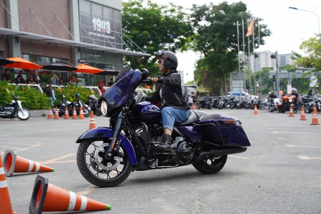 Anh em chơi xe harley-davidson hội tụ đông đảo trong ngày tập huấn kỹ năng lái xe an toàn