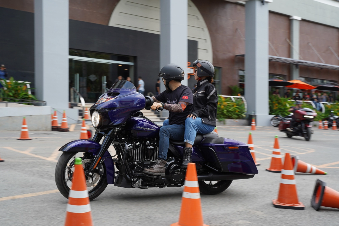 Anh em chơi xe harley-davidson hội tụ đông đảo trong ngày tập huấn kỹ năng lái xe an toàn