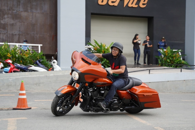 Anh em chơi xe harley-davidson hội tụ đông đảo trong ngày tập huấn kỹ năng lái xe an toàn