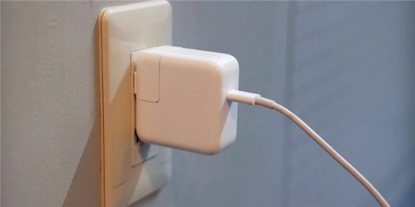 Apple cho thu hồi sạc máy mac ipad vì có nguy cơ giật điện