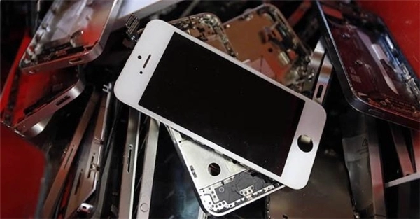 Apple hốt cả tấn vàng nhờ rác iphone macbook đã qua sử dụng