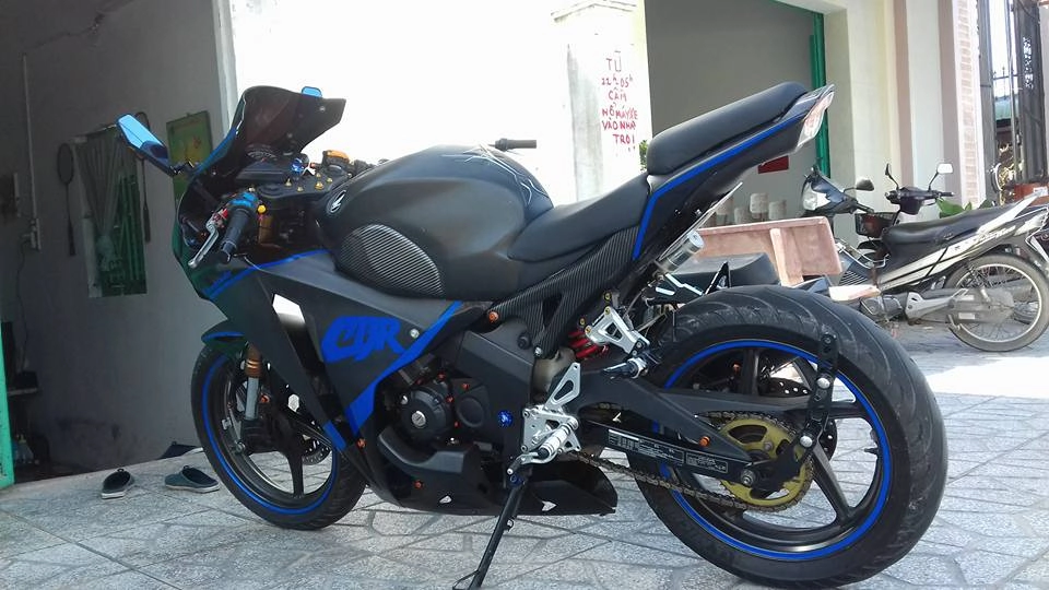 Bất ngờ với chiếc cbr 1000rr với trái tim 150cc