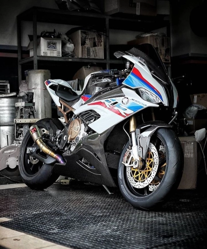 Bmw s1000rr 2019 độ sương sương với option hàng hiệu