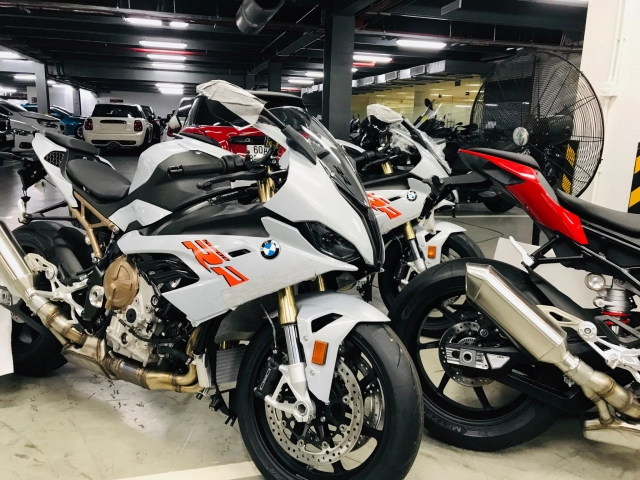 Bmw s1000rr 2020 màu bạc hockenheim silver metallic đầu tiên về việt nam