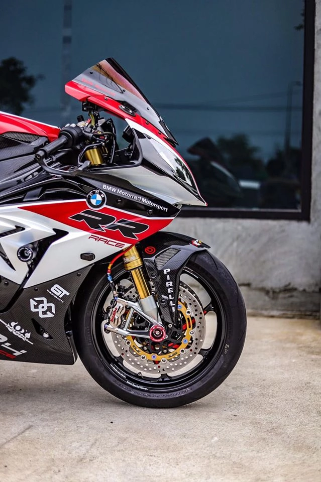 Bmw s1000rr lột xác đầy hấp dẫn với dàn trang bị đỉnh cao