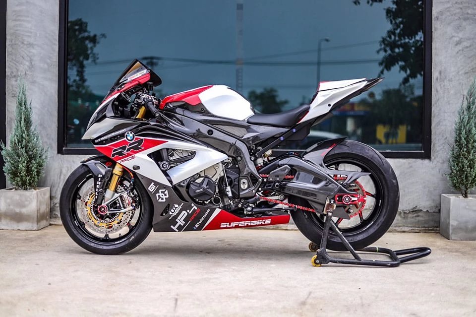 Bmw s1000rr lột xác đầy hấp dẫn với dàn trang bị đỉnh cao