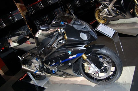  bmw s1000rr với đồ chơi rizoma tại eicma 