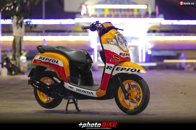 Bộ ảnh scoopy độ đẹp tới nao lòng trong màu áo đội đua honda