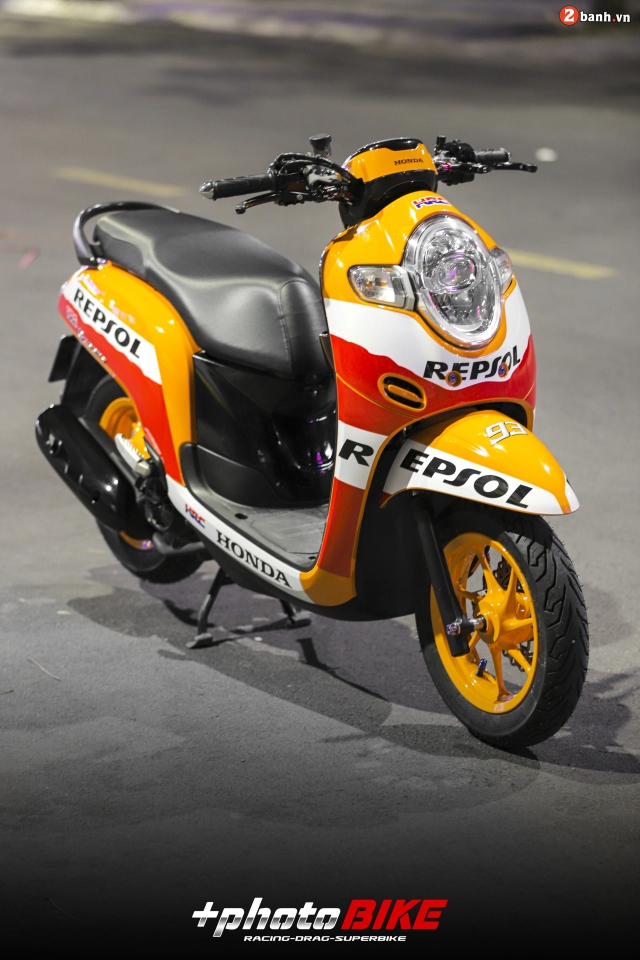 Bộ ảnh scoopy độ đẹp tới nao lòng trong màu áo đội đua honda