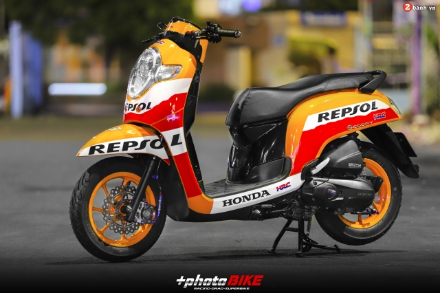 Bộ ảnh scoopy độ đẹp tới nao lòng trong màu áo đội đua honda