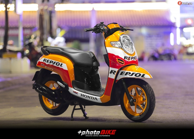 Bộ ảnh scoopy độ đẹp tới nao lòng trong màu áo đội đua honda